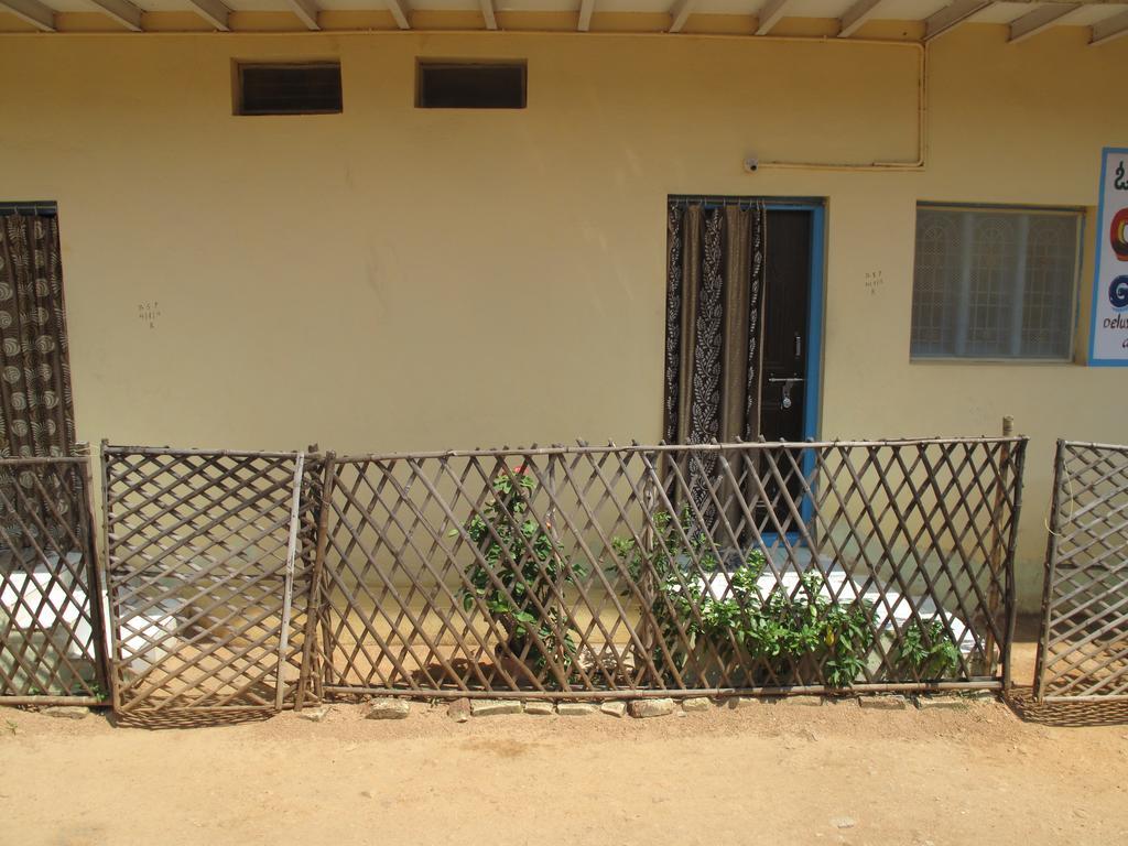 هامبي Om Shiva Guest House المظهر الخارجي الصورة